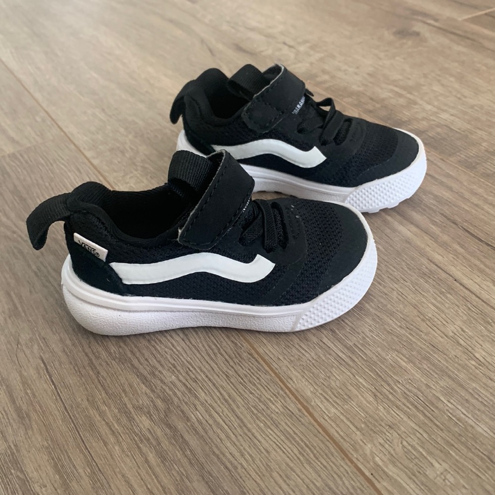 NEW WITHOUT TAGS Vans toddler size 3 ultra range sneakers